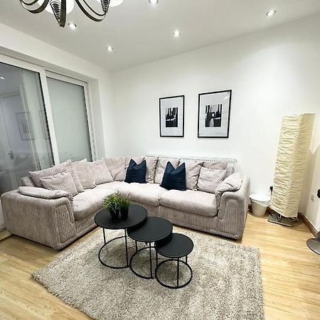 Relaxing Room In Spacious House London Kültér fotó