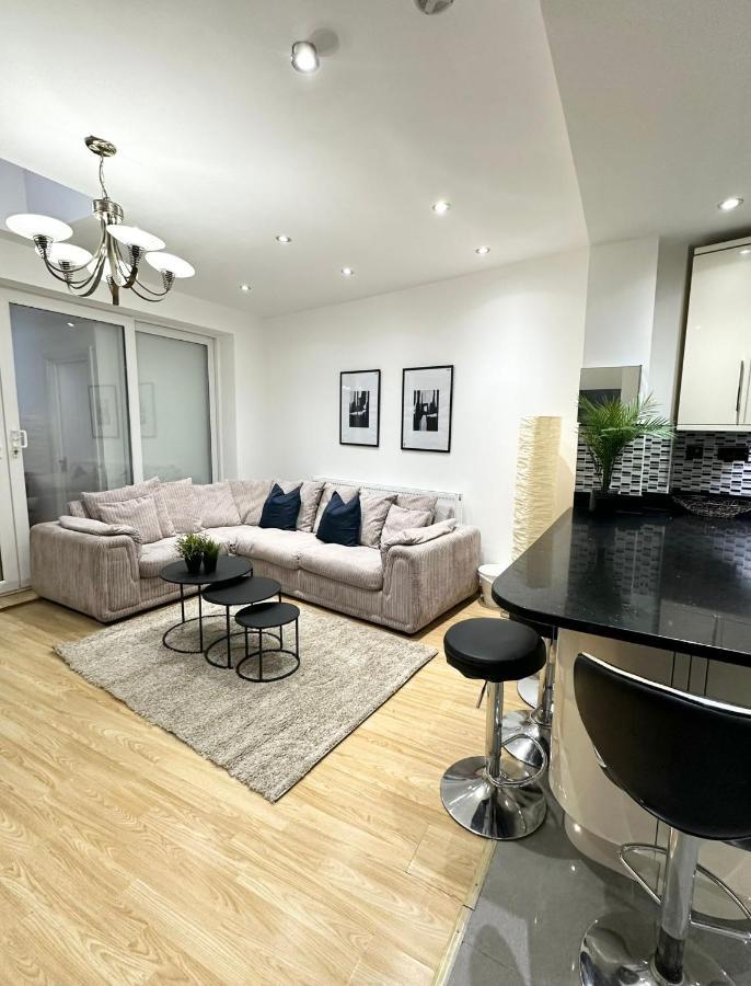 Relaxing Room In Spacious House London Kültér fotó